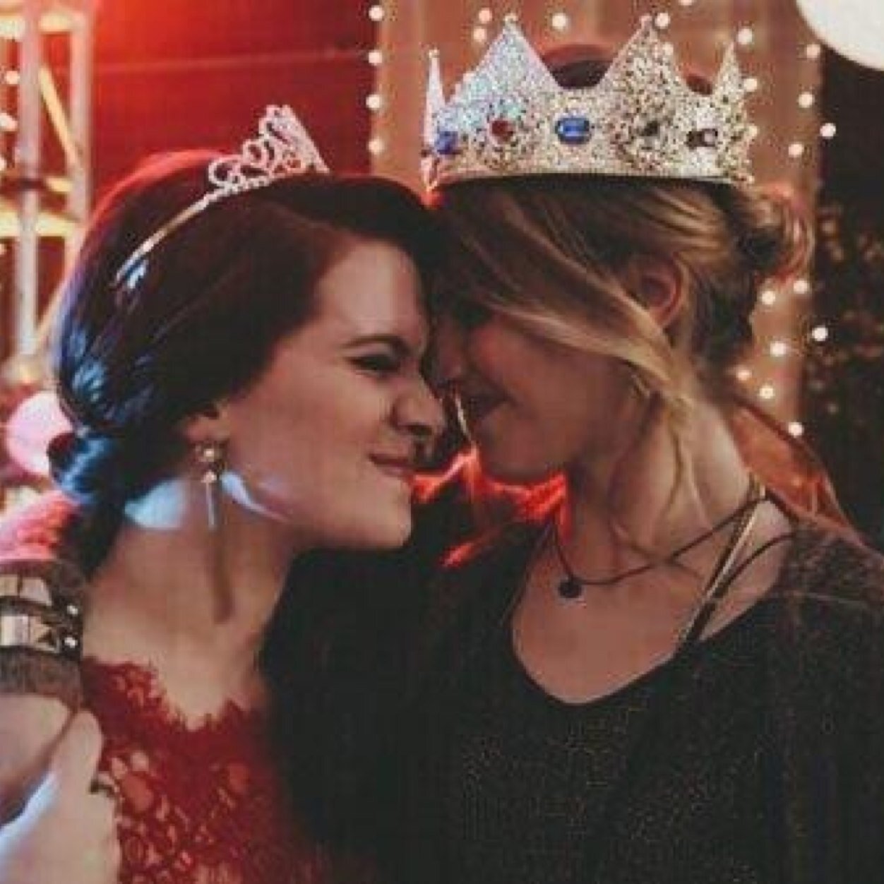 no not another blonde and brunette ship
