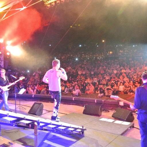 Artista,Cantante,Musico,CantaAutor,Productor,Surfer,Fitness,Host de Casa del Rock TV,Rock &Vintage Clothing Desing,Papa d Rafael y Audrey,Dios mi asesor.