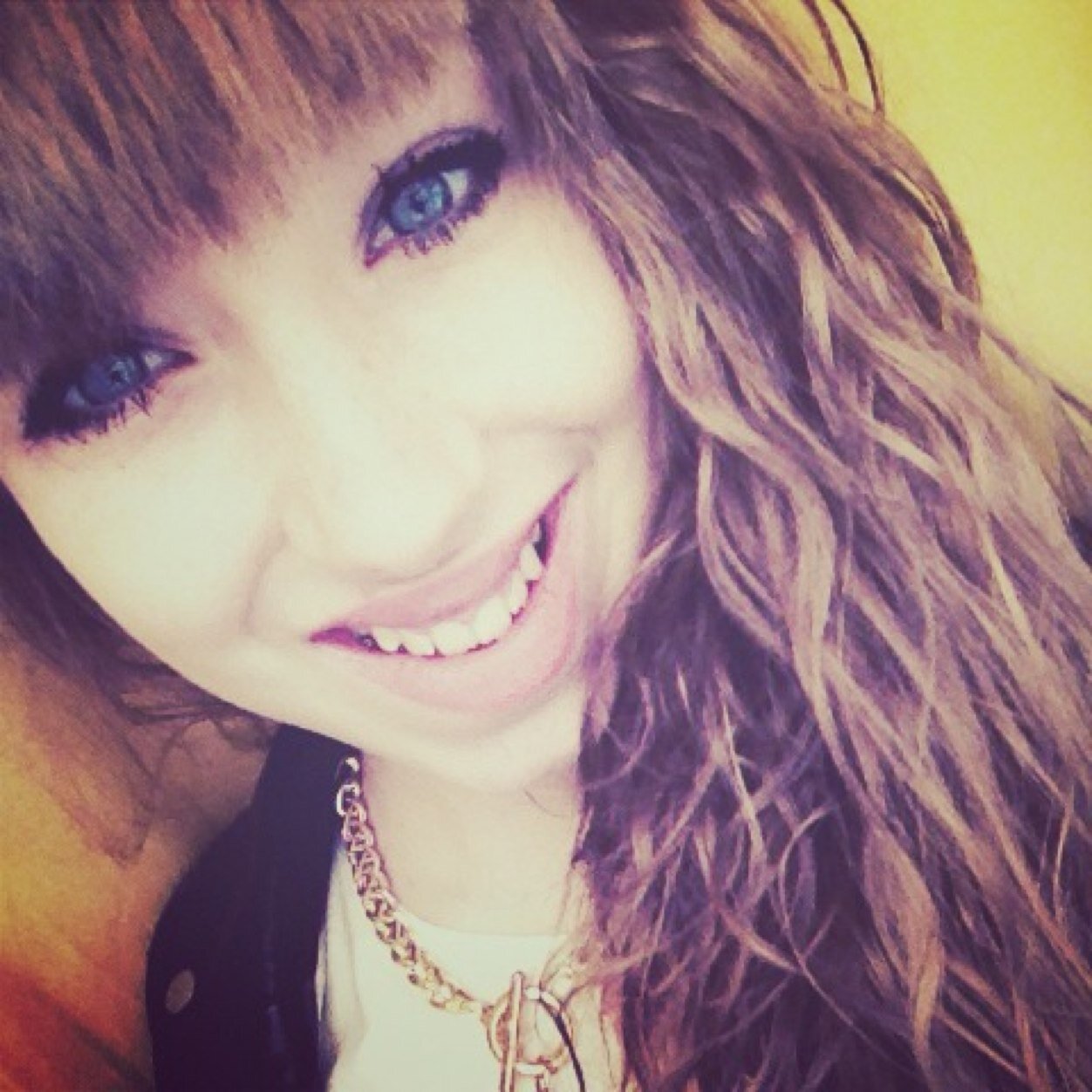 • Skype : wrecking.cabano
• Insta. : dreams.cabano
• Snap. : tiffany_cabano
• Petit souri à la vie car crois moi, elle te fera souffrir.