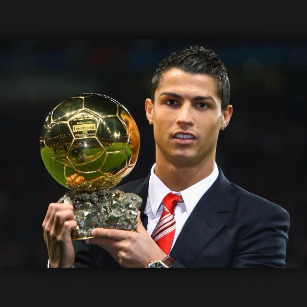 Instagram-louishenry15667 Snapchat-iker_casillas12 Twitter-louishenry2002