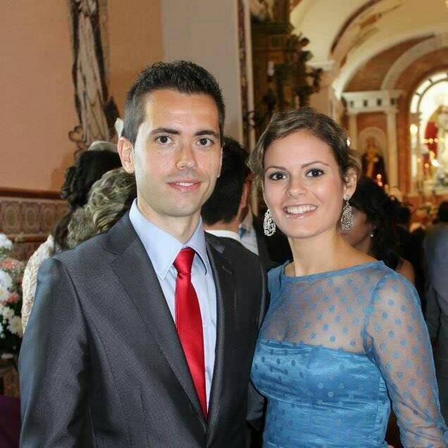 RECORDAR: del latín re-cordis, volver a pasar por el corazón