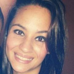 Sou pequena mas não sou pedaço, o máximo de mulher no mínimo de espaço. ý)
