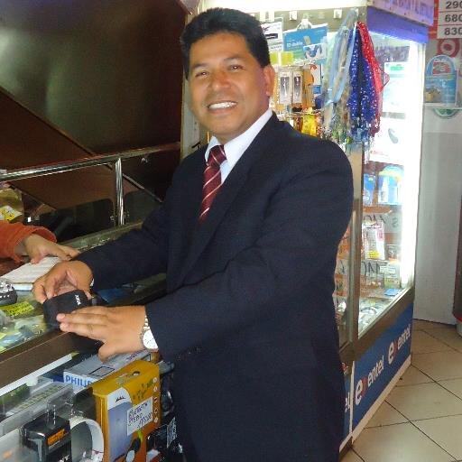 Profesional en derecho, con enorme sentido social y seguidor del más grande demócrata del Perú y del siglo XX. Víctor Raúl Haya de la Torre