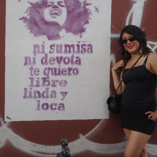 Defensora de derechos humanos y burlesquera feminista