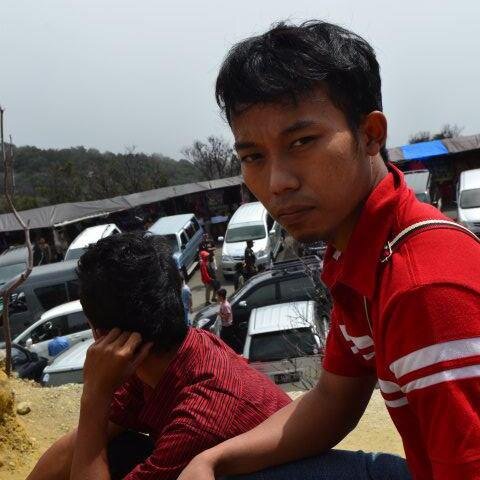 saling bertemu dan menjadi kawan, adalah mudah. tetapi tetap bersatu dan hidup damai, itulah yang sukar.