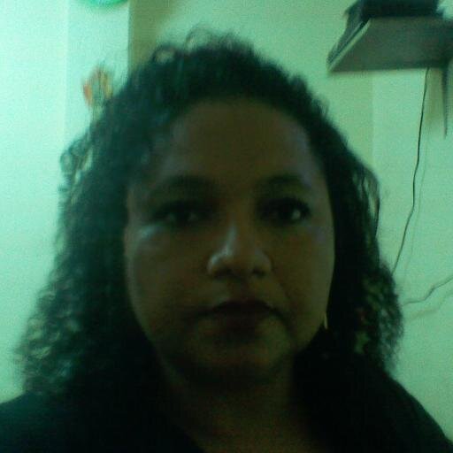mujer responsable dedicada cariñosa, sentimental, que valora a los seres que adora, y muy romantica