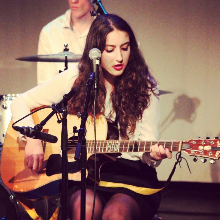 Proud Christian/ Love singin , music is my everything/ The Netherlands,Amsterdam/ Chasing my Dreams/ Instagram: xgazme
