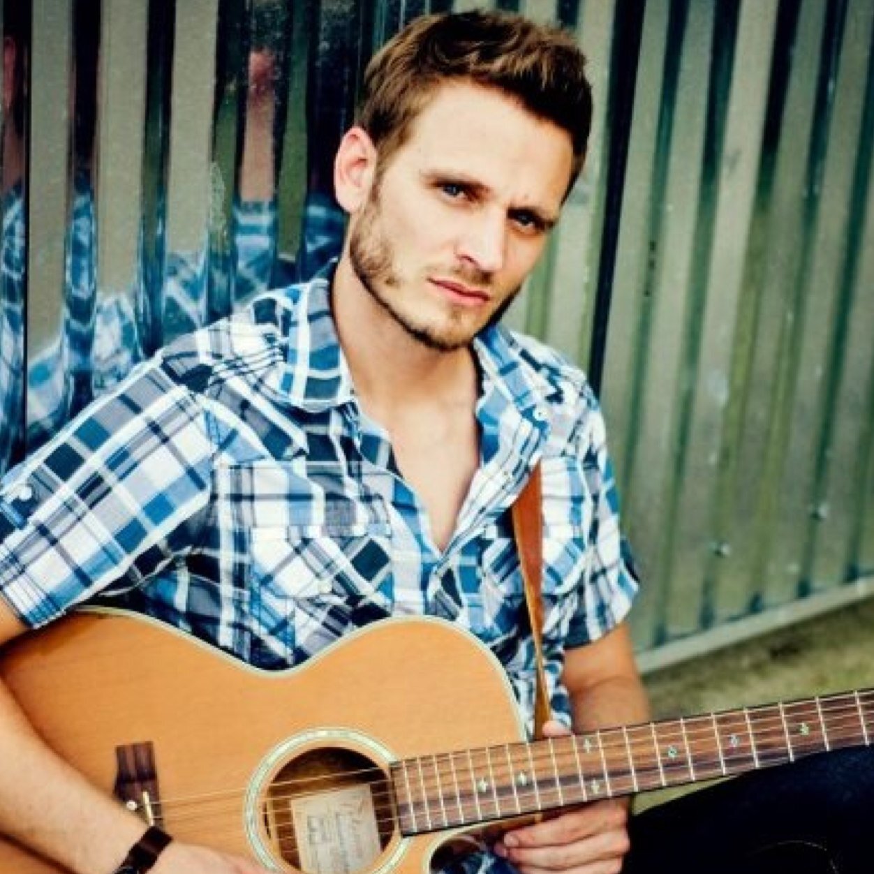 #Nashville Singer-Songwriter. Loves country music, baseball, labradors, iced coffee & @KenyonCollege. Visit https://t.co/uI6wFHriAY to listen! 🎶