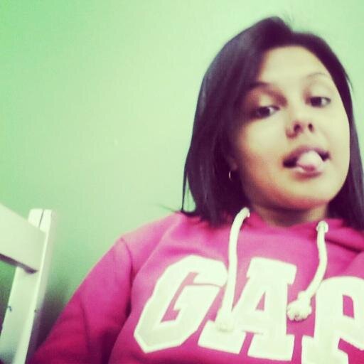Porque sempre vão ter vários pra tentar te humilhar
Não abaixe a cabeça, levanta esse olhar♫♫