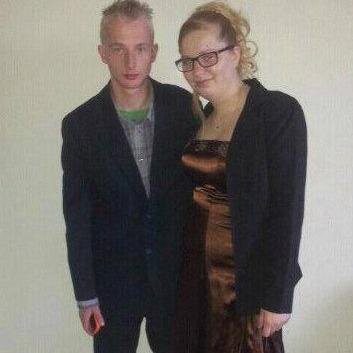 dont give up your'e dreams they can still hapening :D #Brilsmurf with @xnevergiveup_ #lovemylove @no_gamer_3000