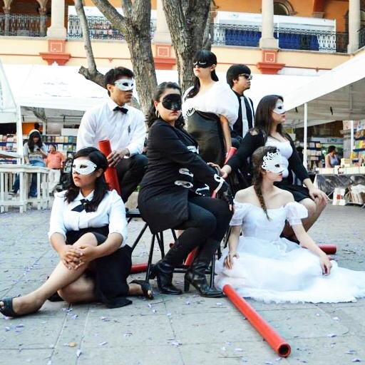 PoemasViaSusurr's profile picture. Intervención escénica que conjuga el arte dramático y el literario para detonar el gusto por la palabra, y el hábito de la lectura.