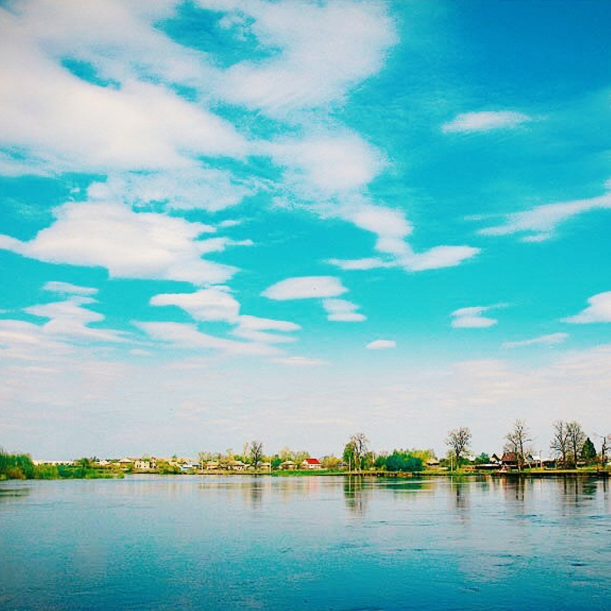 Kliazma_River's profile picture. Я - река в Московской и Владимирской областях, левый приток Оки, длиною в 686 км. Теку себе теку так уже миллионы лет...