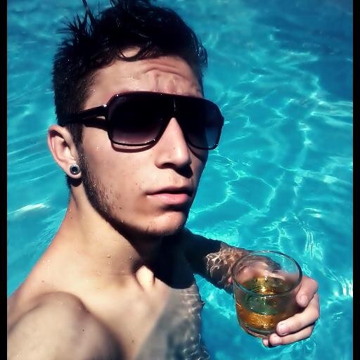 O que eu quero é só paz,um amor e uns amigos leais.