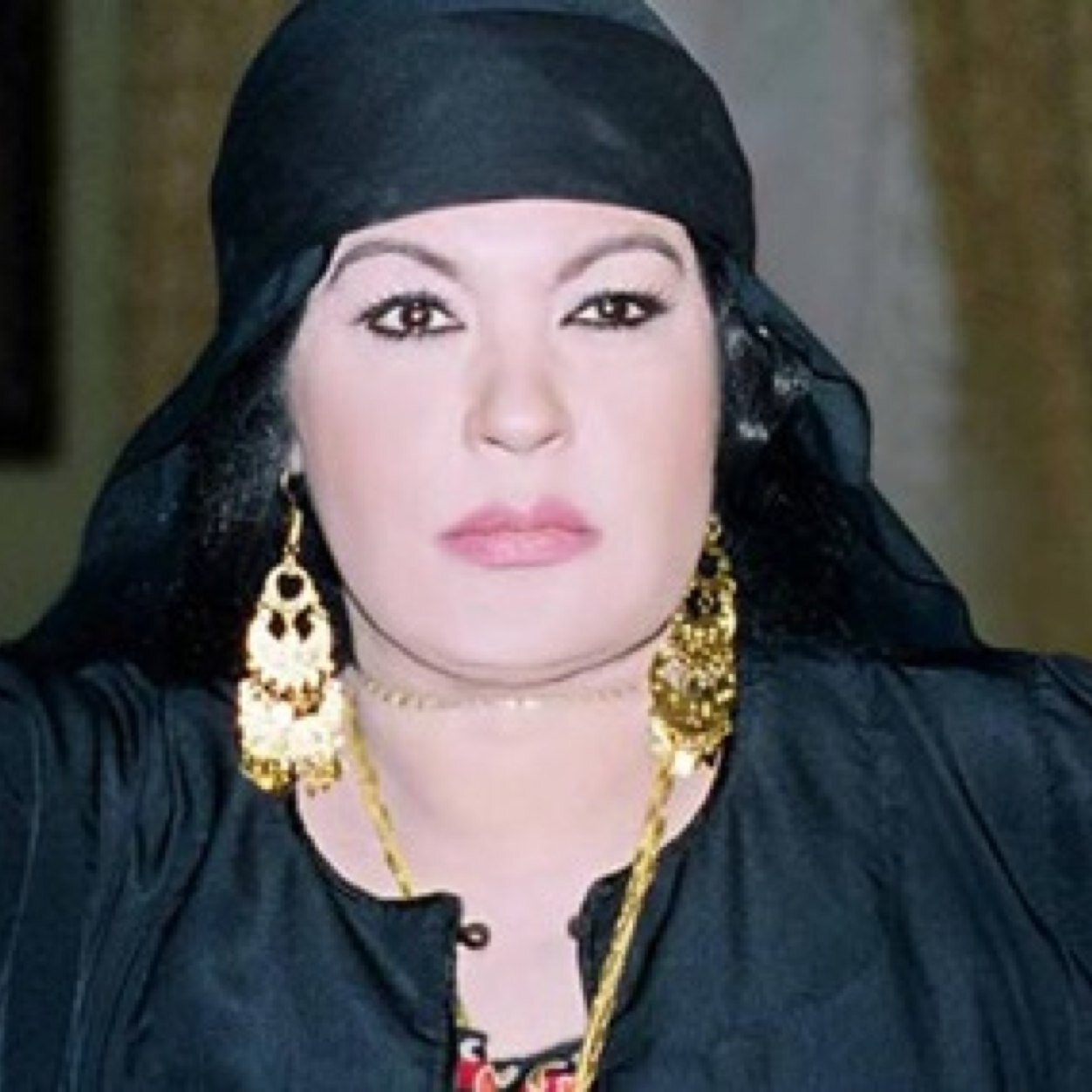 بحبك بحبك بحبك بحبك بحبك خمسه بحبك وهله هله وياختي سمالله كيداااااااهم حتي الموت