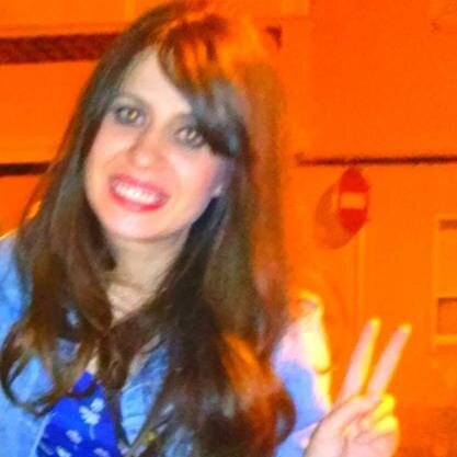 Chica simpática, con ganas de vivir la vida al máximo e intentando que cada día sea una aventura nueva. Mis colores son el rojo y el blanco.
