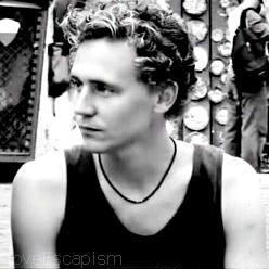 #Hiatus. Cambridge & RADA Student. Dog owner. Stage Actor. Londoner. • Shakespeare and dancing make me happy. • {#HiddleStan with @DifferentAnimaI | College!AU}