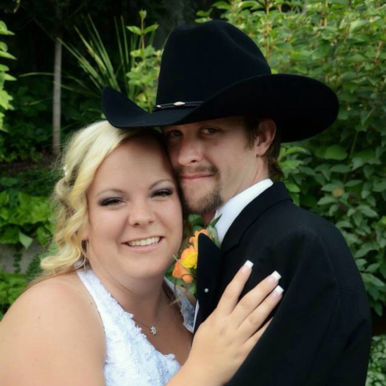 Recently married August 17th 2013 to my best friend. I am new at twitter and have no clue what I am doing yet lol