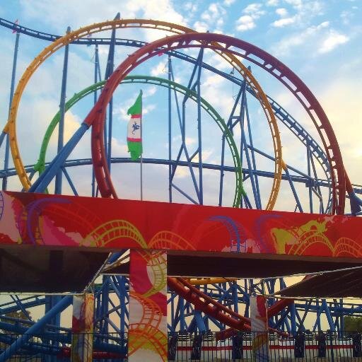 Tsunami era una montaña rusa de 4 rizos verticales que se ubicaba en Isla San Marcos, Aguascalientes. Fabricada por la compañía Schwarzkopf en el año de 1986.
