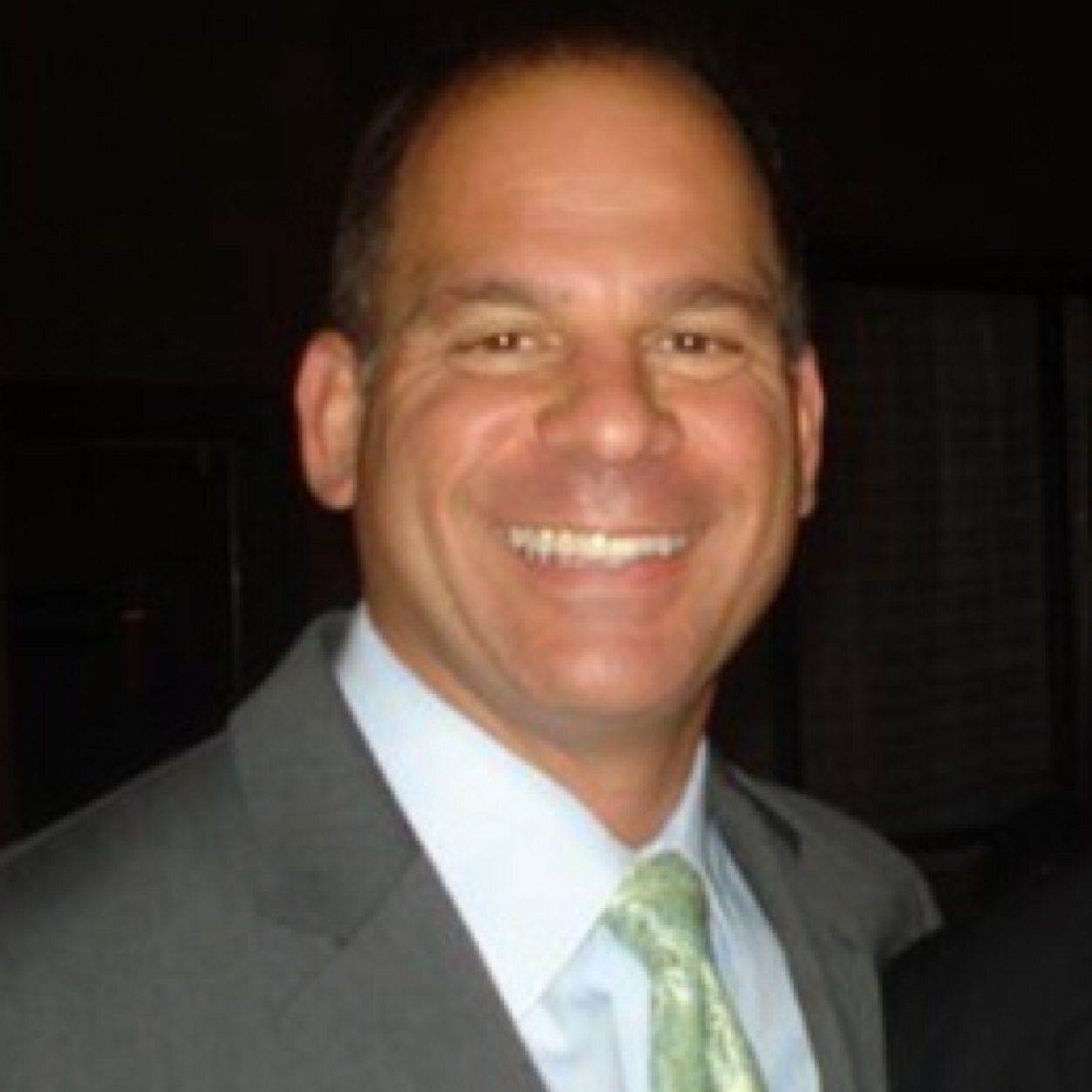 Sntrfld's profile picture. I like hard cover books, B&W photos and acoustic guitars. Proud dad to a JMU MRD