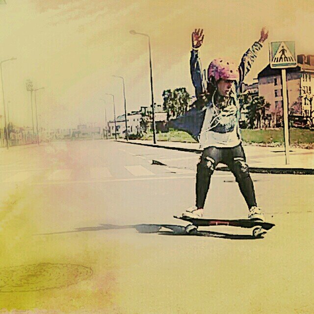 Luchando y sonriendo desde 1998 ¿ por qué abandonar ahora? Adoro estar con mis amig@s y mi familia, y como no..surfeando todos los días de mi vida!!! :D