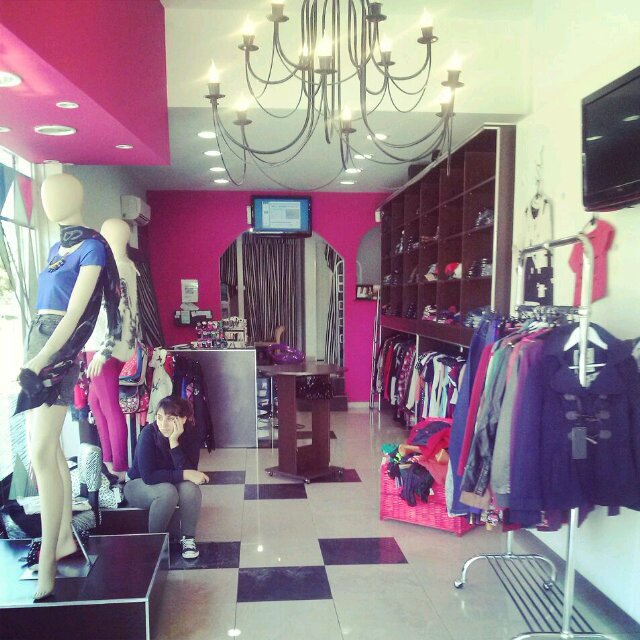 Horarios de atencion: Lunes a Sabados de 9:30 a 13:00 y 16:30 a 20:30.