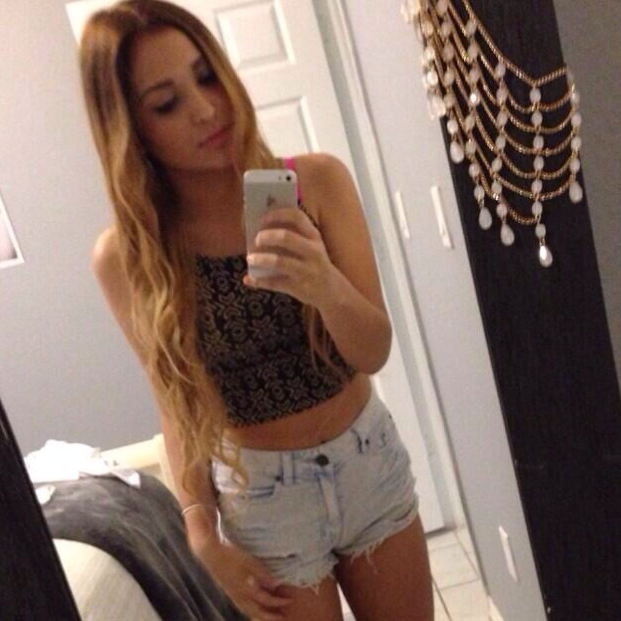 18 year old college student who has a lot of followers for absolutely no reason. 
Brazilian :)