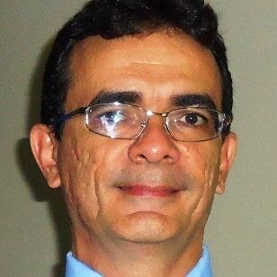 Professor de Matemática, Torcedor do Fortaleza Esporte Clube, Pai da Maria e do Oscar e o Suculento de Mozinho.