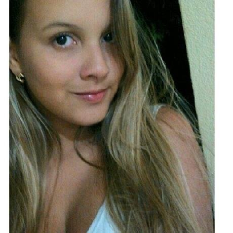 A verdade é que meus sorrisos mais sinceros são causados pelos motivos mais bobos.

l Instagram: @maarimuniz2