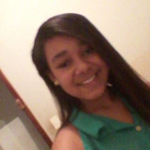 amo minha família e meu namorado e sou fa de one direction e e adoro chocolate :3