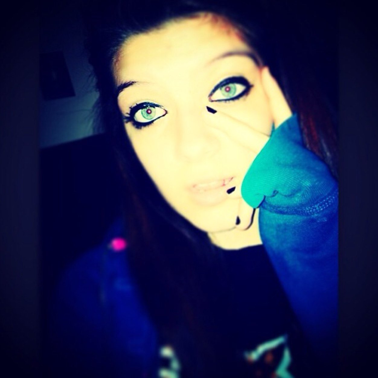 Follow me ! I follow backk | Harrison , yo | Huskies Always Winn | Ask me shit on ask.fm deuces ✌️