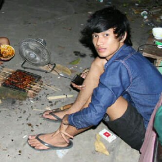 Follow twitter yang baru @mujayyyy yang @mujayy sudah tidak digunakan
