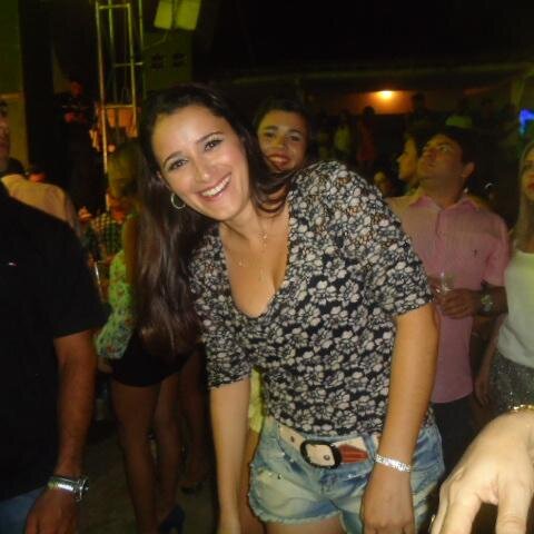 uma pessoa alegre e que ama vive nesse mundãoo.