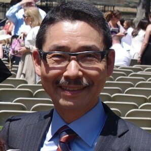 私は糖尿病臨床を専門とする内科医です。ナラティヴ・アプローチと出会い、病い体験や病いの意味を尊重した糖尿病診療をめざしています。著書「医師と栄養士と患者のためのカーボカウンティング実践ガイド」(本邦初のカーボカウントのテキストです)、「糖尿病でもおいしく食べる」「2型糖尿病のためのカーボカウント実践ガイド」など。