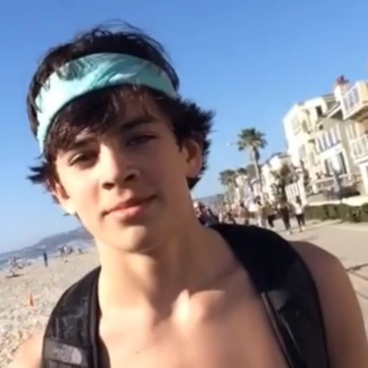 ✨you just got a free follow now please don't follow this account, follow @basicallyhayes and @probablynash✨