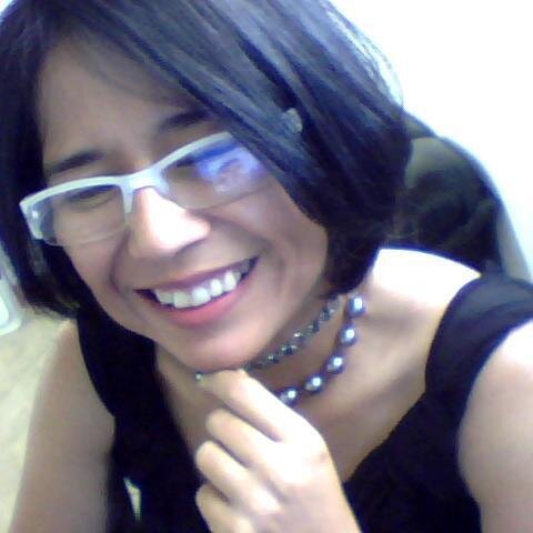 Sou a Carla uns dizem que sou estranha e maluca, me acho normal com tendências exóticas.