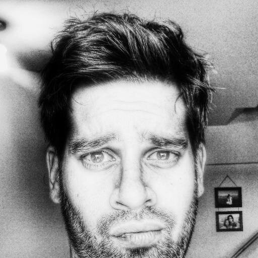 Copywriter/Buen amigo/Buen amante/Buen hijo/Mal amigo/Mal amante/Mal hijo/Fan de The Beatles y de las Spice Girls ♪ If You Wanna Be My Lover ♪