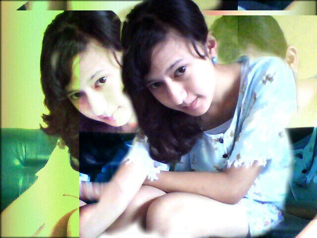 @heraniikhtiarti | SHS3 wonogiri | XII ia4 | 13 juni 1997 | 76B5EC67 | islam ;)|Atpk bandung