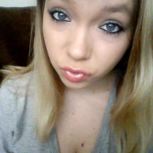 I'm 19, born on independence dayy!! 7-4-94
Directioner!!!!, Belieber!!! 3