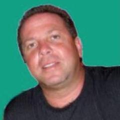 I'm a network marketer and enjoy teaching other how to make money from home.