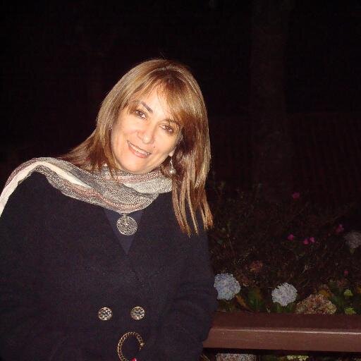Eu penso:Enquanto eu sou propenso a me isolar dos demais, horas me sinto como um louco, horas preciso ser mais.O que eu quero é só paz, um amor e amigos leais.