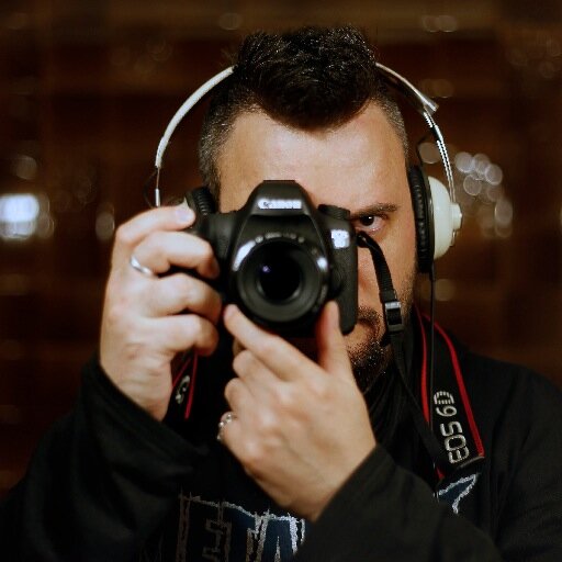 PirataLlucifer's profile picture. Faig fotos, escolto música, ja no escric d’amagat, miro moltes pelis dolentes i cada cop llegeixo menys en paper... Però no paro de comprar-me llibres.