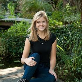 blondesparkle15's profile picture. art educator