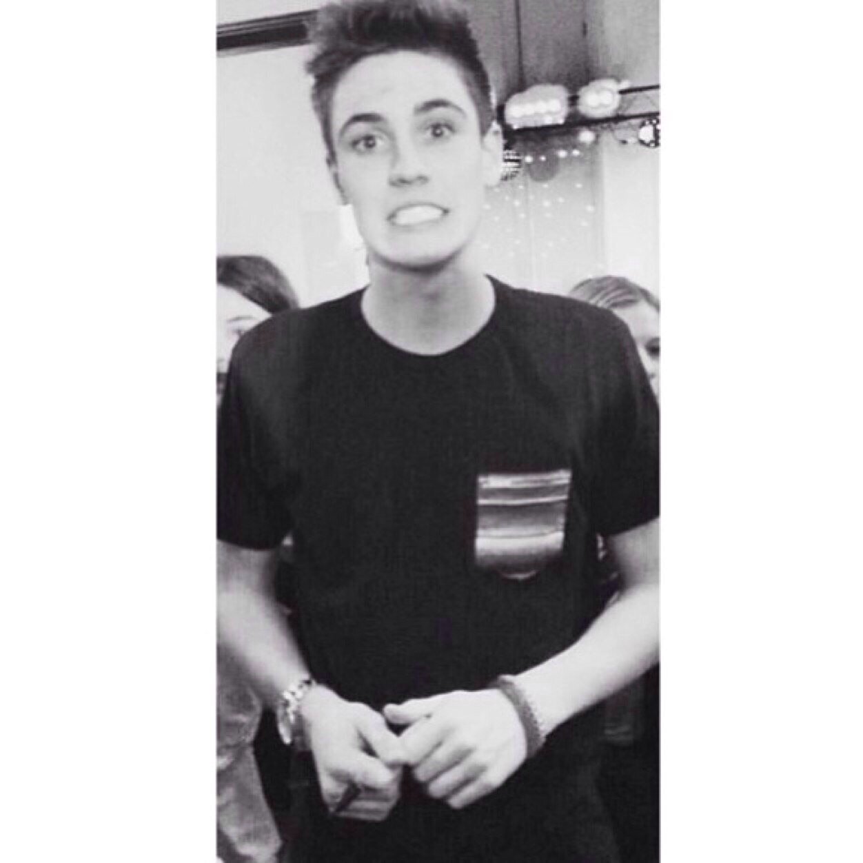 please follow @voguemattt if you already follow tysm enjoy the free follow