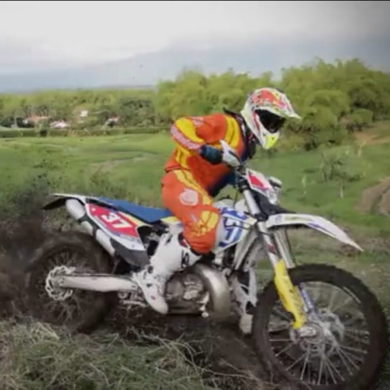 Enduro Rider, Diseñador Industrial, Director Comercial Transmisora Quindio @transmisora720