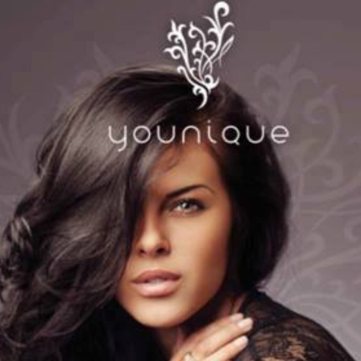 Younique Presenter