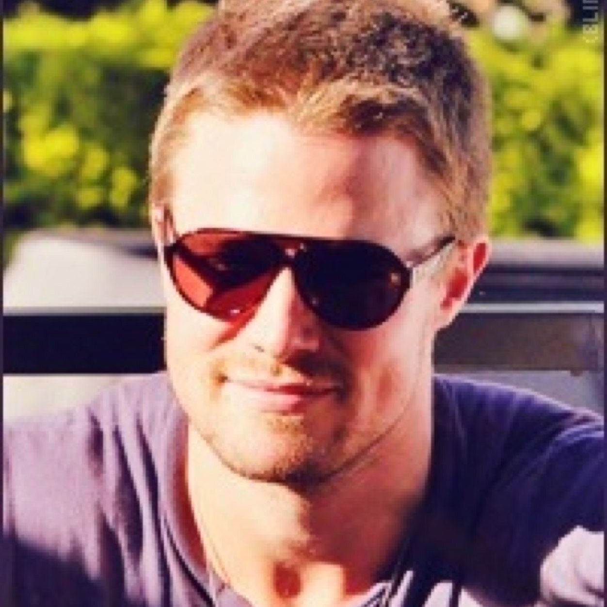 That one guy who dresses up in green thats not a leprechuan. [FL account is not the real Stephen Amell]