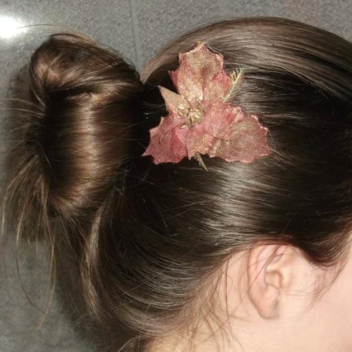 LadyAithusa's profile picture. Hunmerican, 15, trilingual, geek&gamer, website designer, writer | OUAT, TVD, Doctor Who | Robbie Kay is my hero