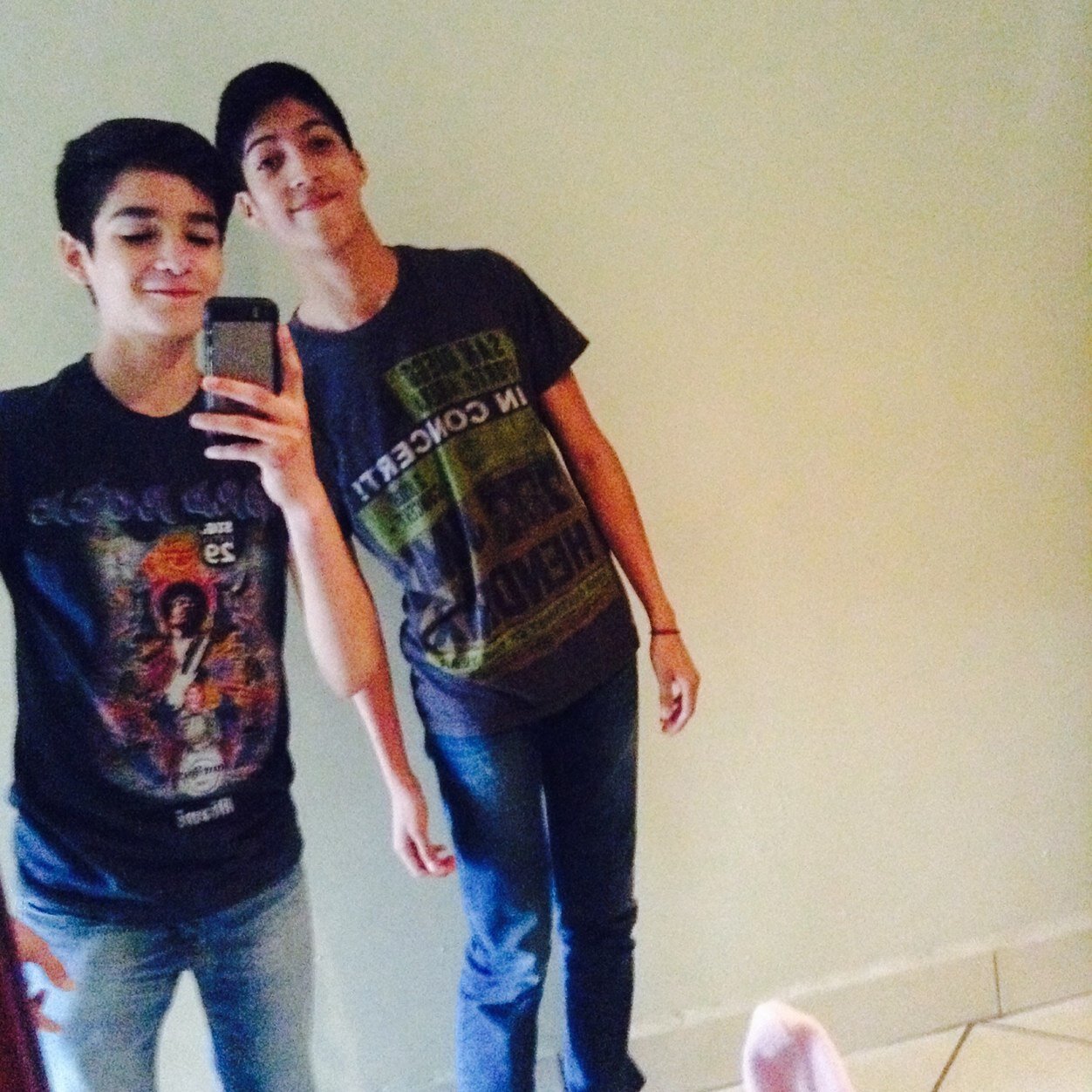 follow me and i follow you back;)