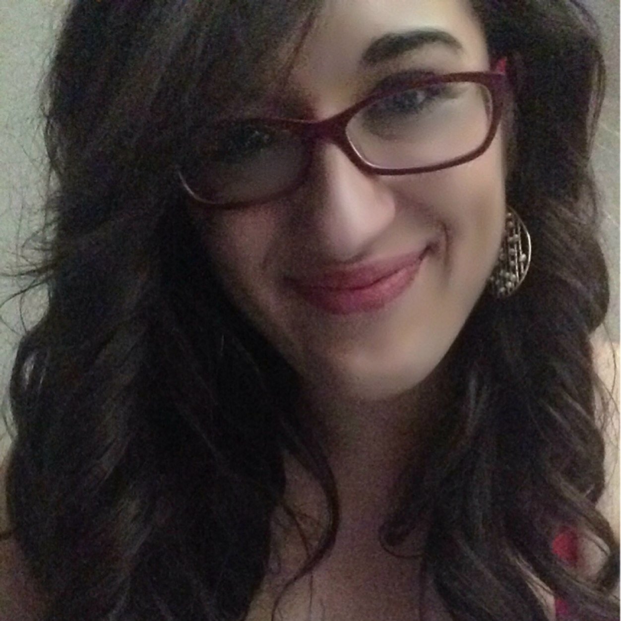 hellololo85's profile picture. mommy, housewife, bar maid