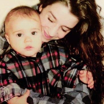 sigueme si te gusta justin bieber o si eres su fan mandame un mensaje!!! sigueme y  te sigo xD♥